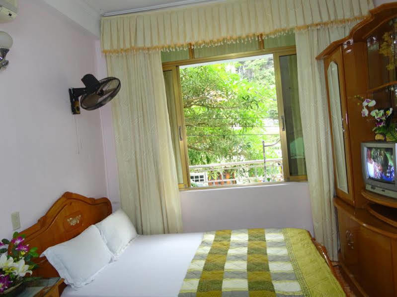 Cat Ba Hostel Cat Ba Island Exterior foto